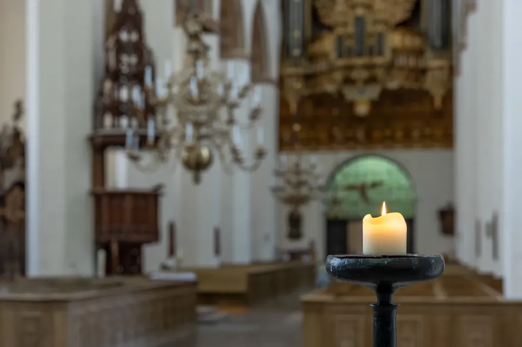 Jak kadzidło kościelne buduje atmosferę liturgii